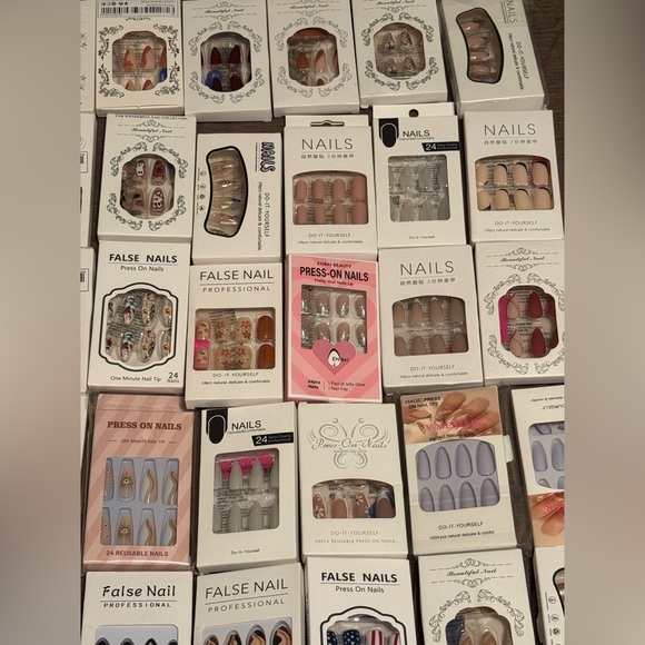 Lot of 52 Press On Nail Sets - Picture 3 of 6